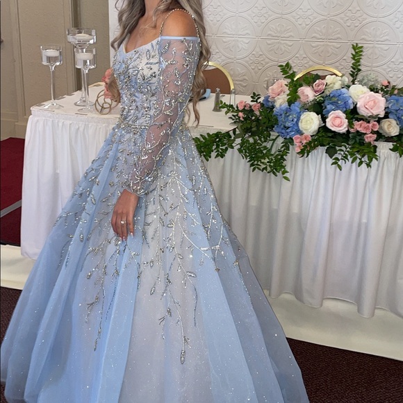 Beaded gown - Picture 5 of 5